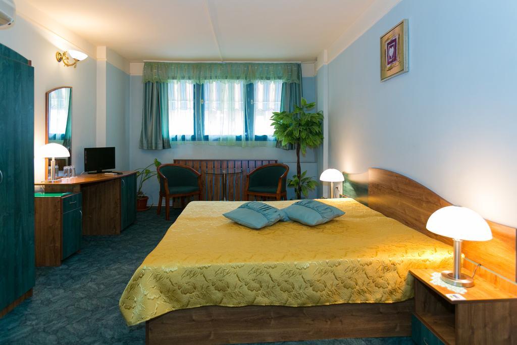 Yor-Daniel Hotel Pazardjik Chambre photo